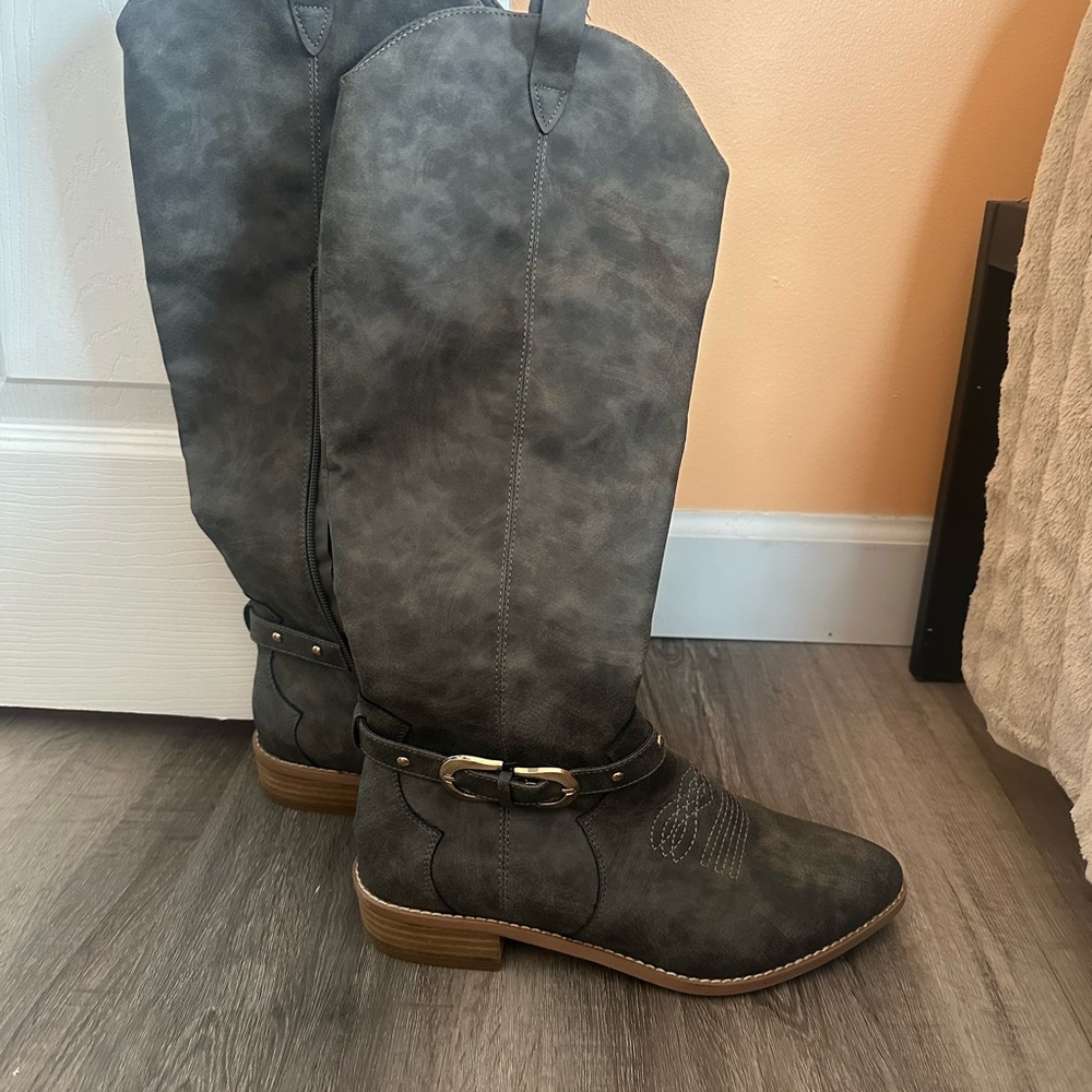 Gray Heeled Boots with Suede Finish